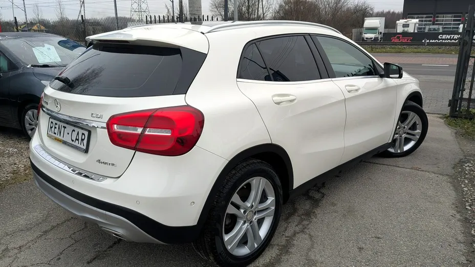 MERCEDES-BENZ GLA -