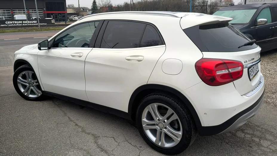 MERCEDES-BENZ GLA -