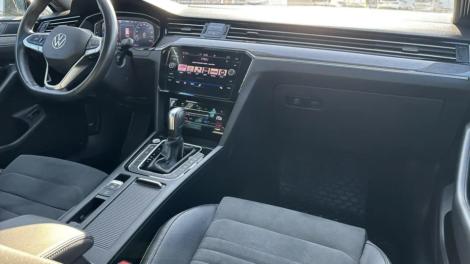 VOLKSWAGEN Passat -