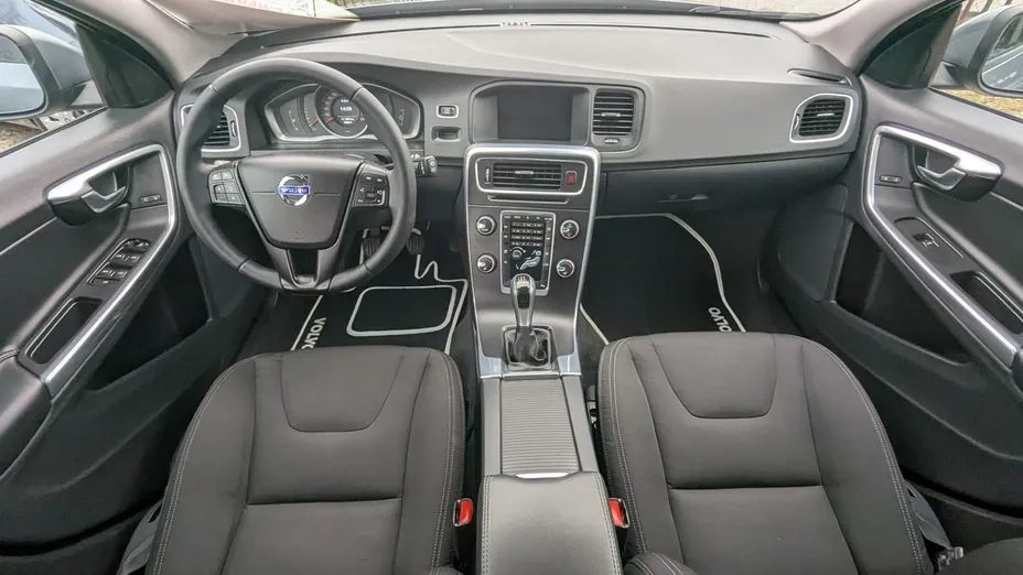 VOLVO V60 -