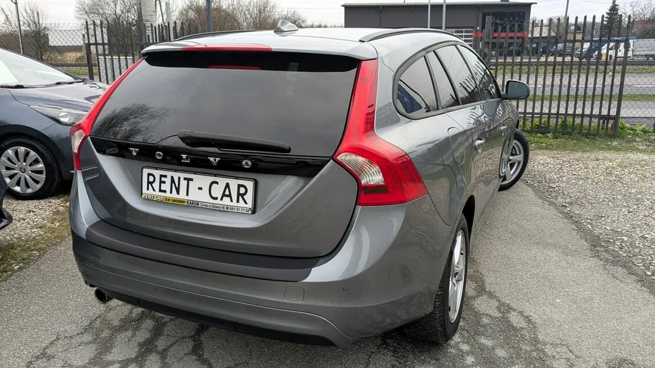 VOLVO V60 -