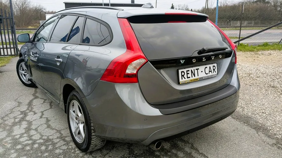 VOLVO V60 -