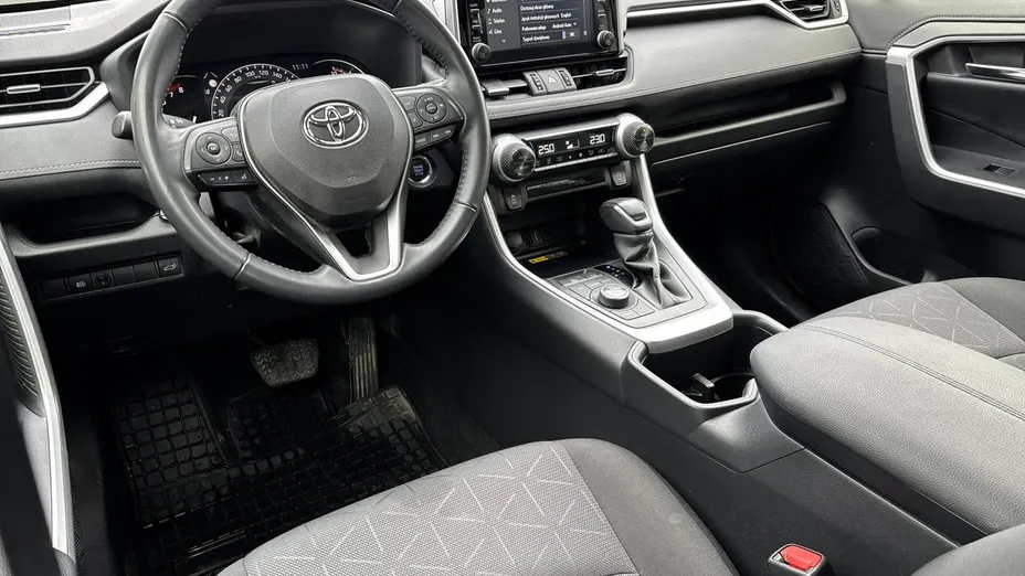 TOYOTA RAV4 -