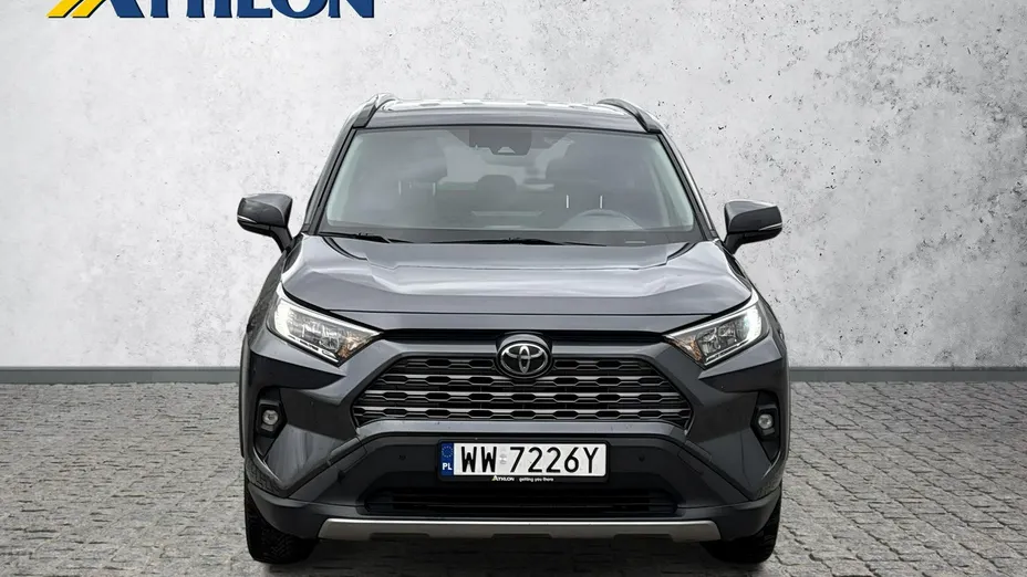 TOYOTA RAV4 -