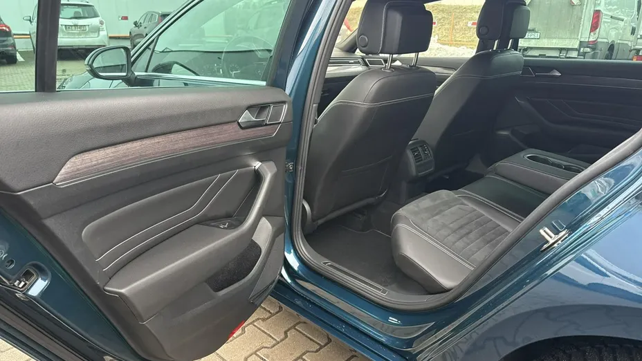VOLKSWAGEN Passat -