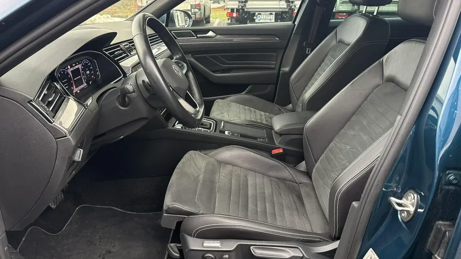 VOLKSWAGEN Passat -