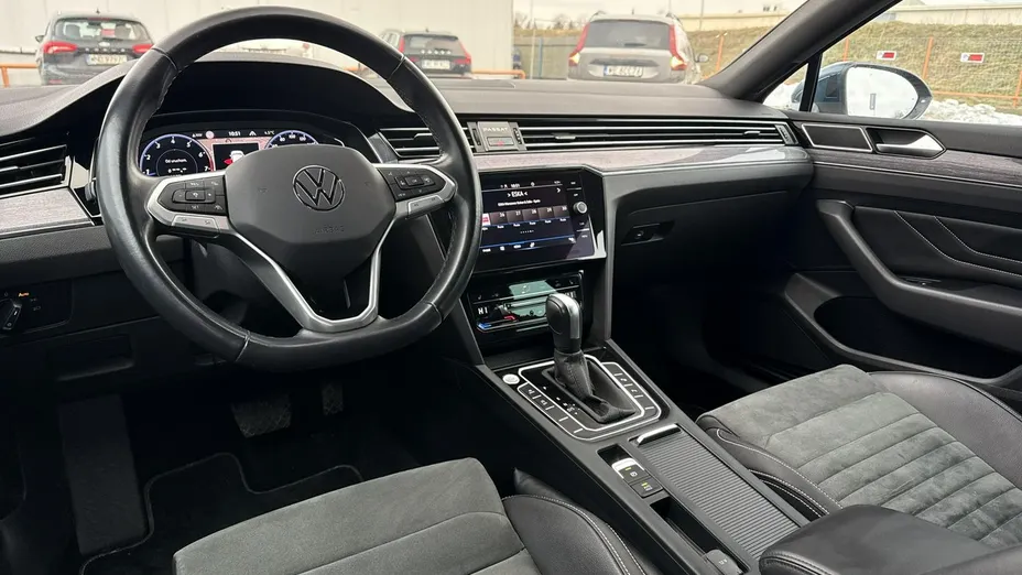 VOLKSWAGEN Passat -