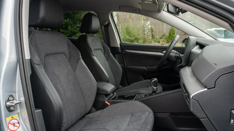 VOLKSWAGEN Golf -