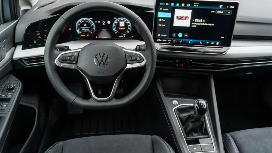 VOLKSWAGEN Golf -