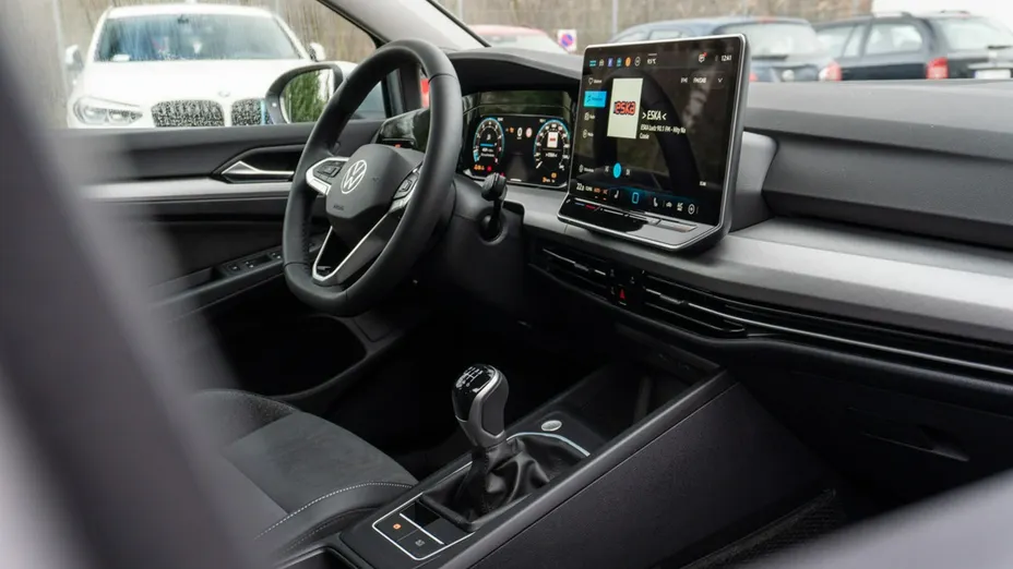 VOLKSWAGEN Golf -