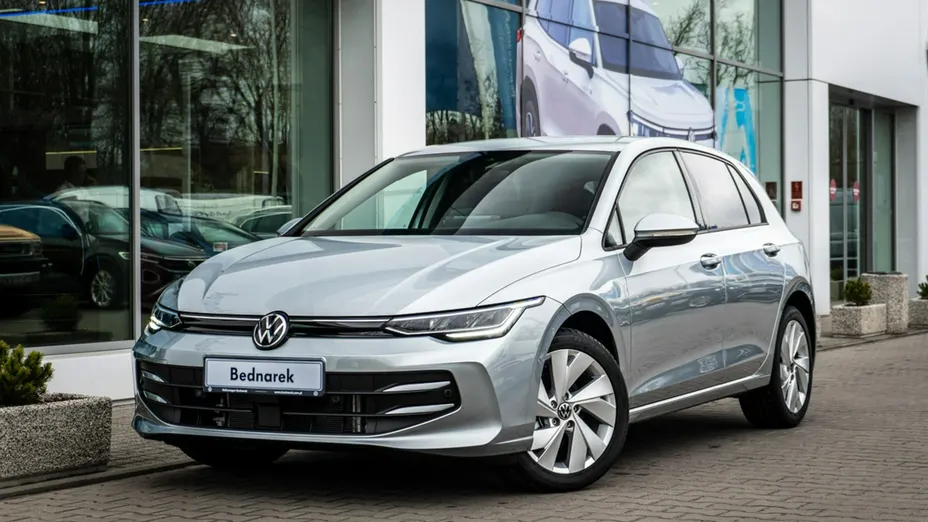 VOLKSWAGEN Golf -