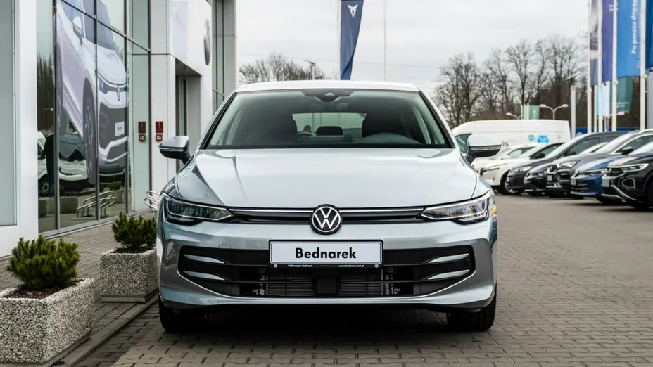 VOLKSWAGEN Golf -
