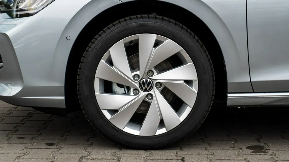 VOLKSWAGEN Golf -