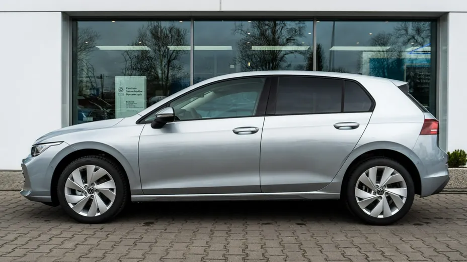 VOLKSWAGEN Golf -