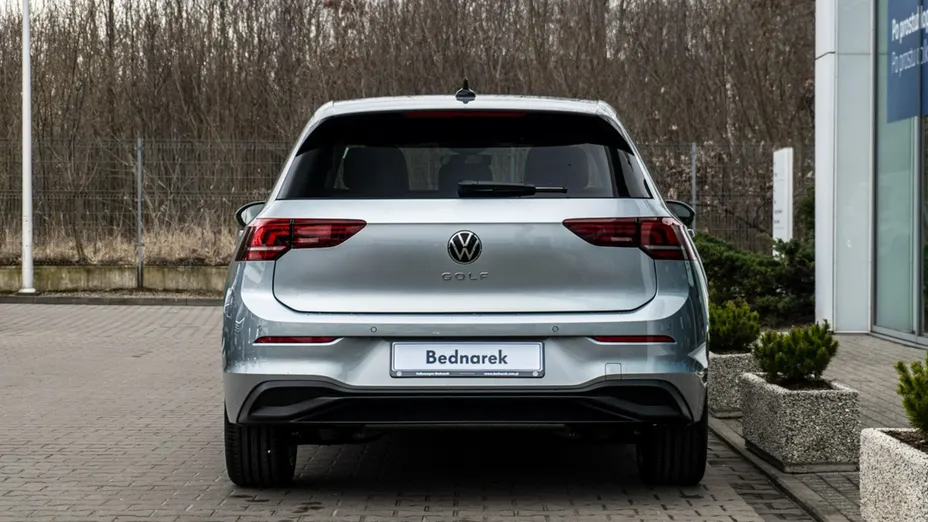 VOLKSWAGEN Golf -
