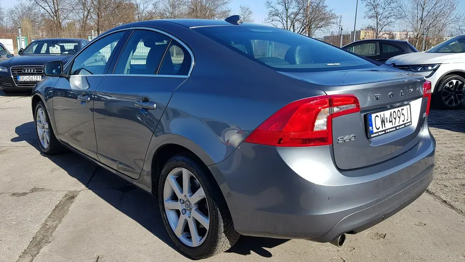 VOLVO S60 -
