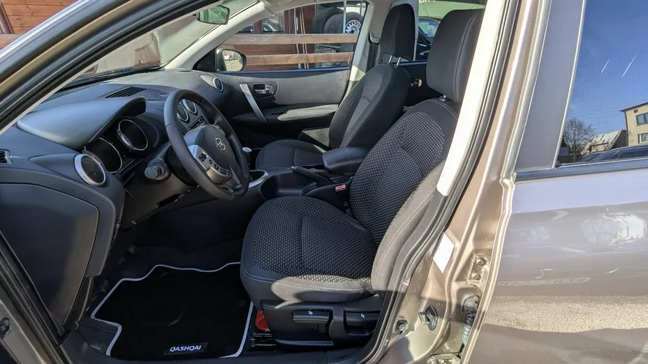 NISSAN Qashqai -