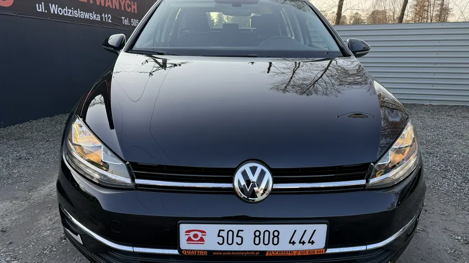 VOLKSWAGEN Golf -