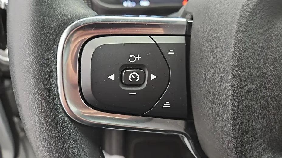 VOLVO XC40 -
