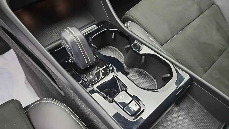 VOLVO XC40 -