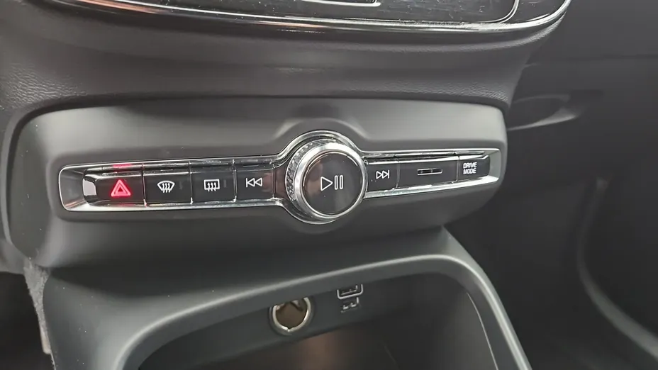 VOLVO XC40 -