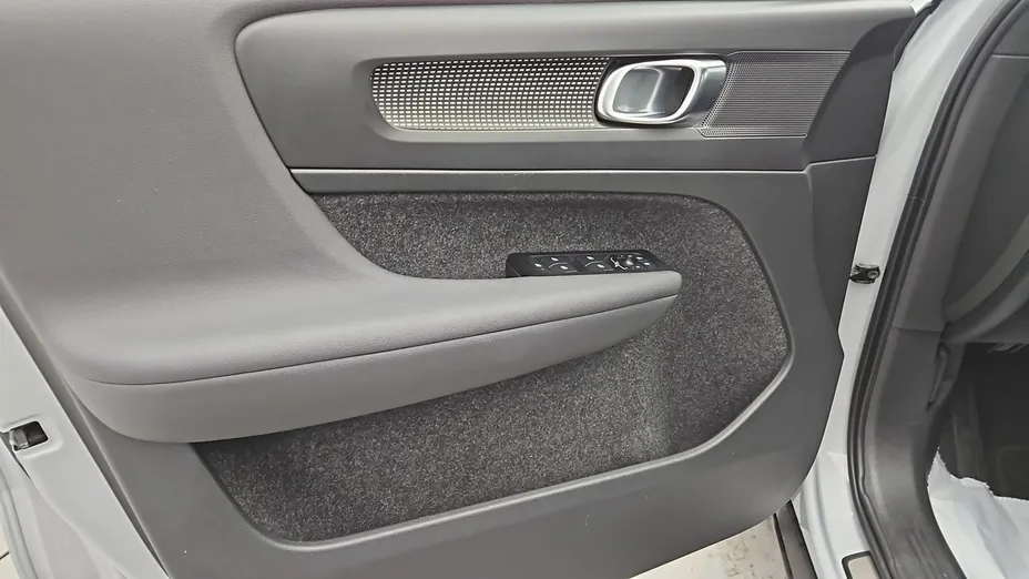 VOLVO XC40 -