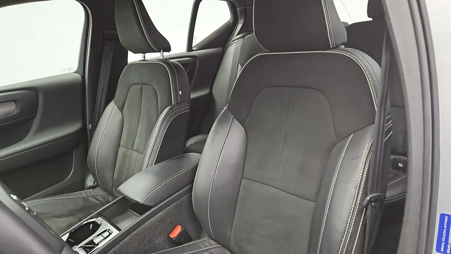 VOLVO XC40 -
