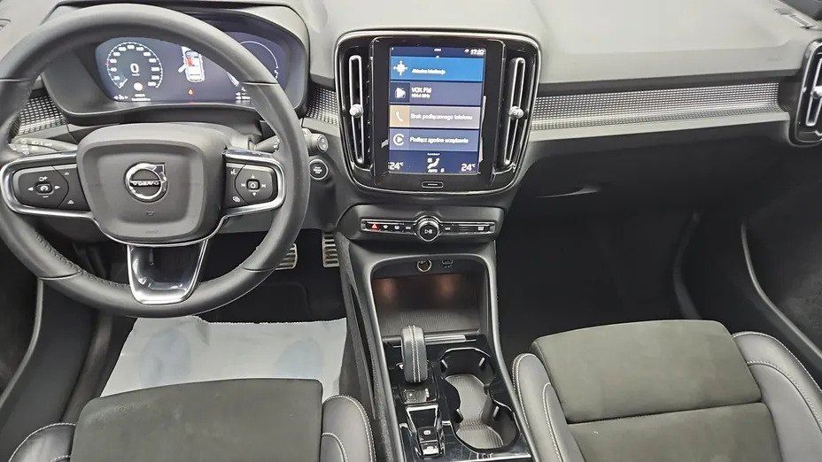 VOLVO XC40 -