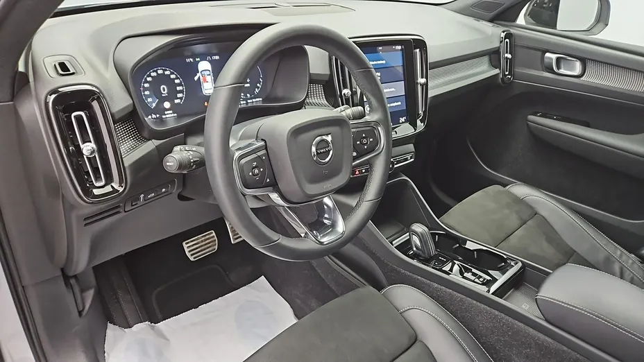 VOLVO XC40 -