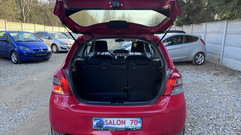 TOYOTA Yaris -