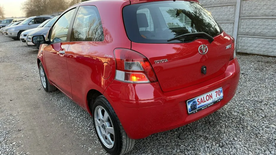 TOYOTA Yaris -