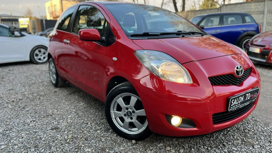 TOYOTA Yaris -
