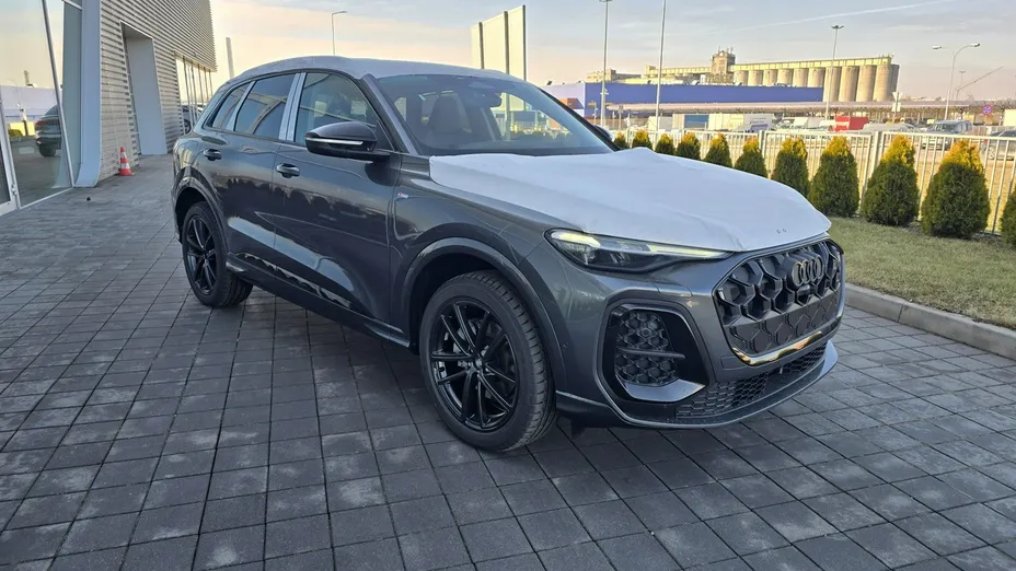 AUDI Q5 -