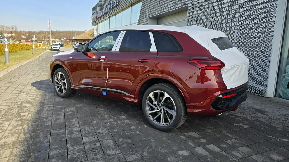 AUDI Q5 -