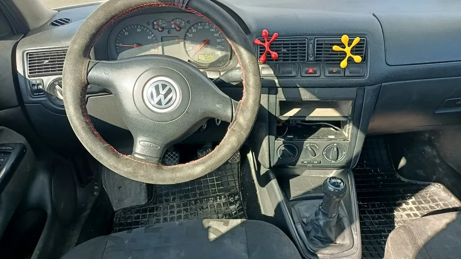 VOLKSWAGEN Golf -