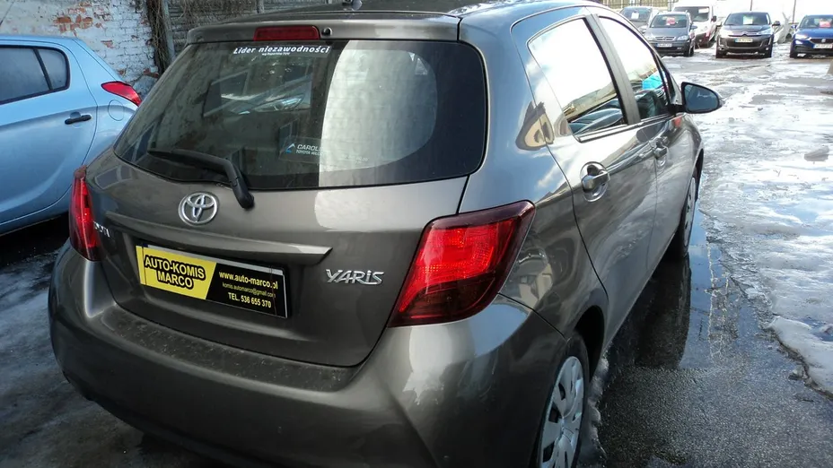 TOYOTA Yaris -