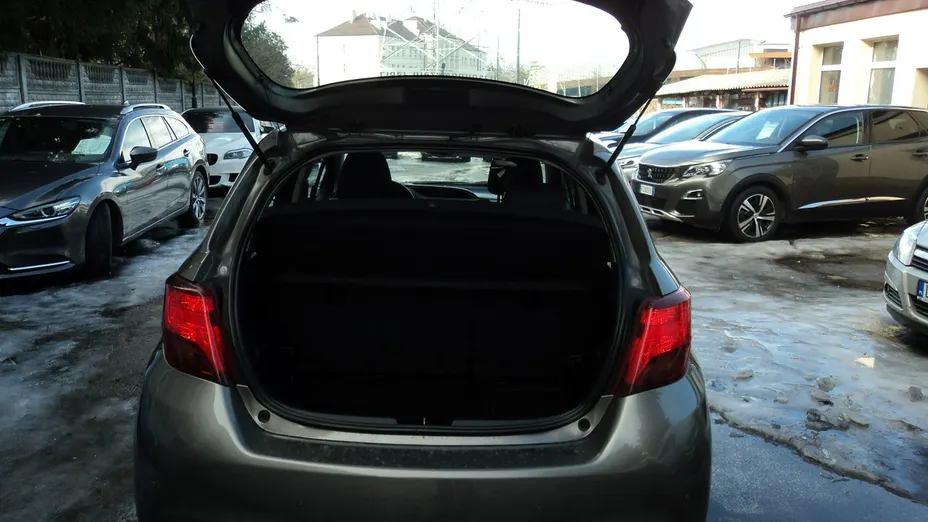 TOYOTA Yaris -
