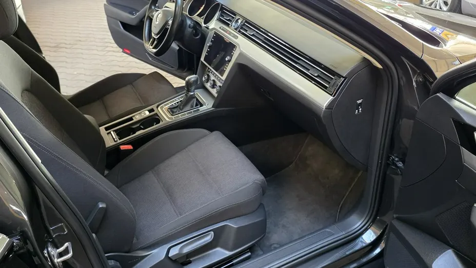 VOLKSWAGEN Passat -