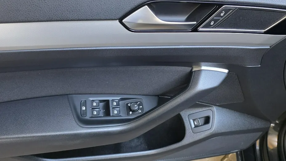 VOLKSWAGEN Passat -