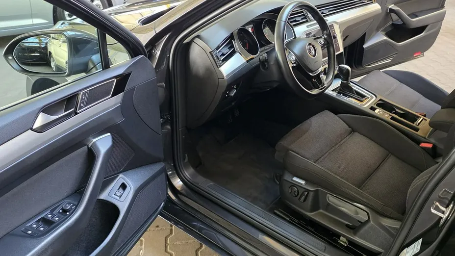VOLKSWAGEN Passat -