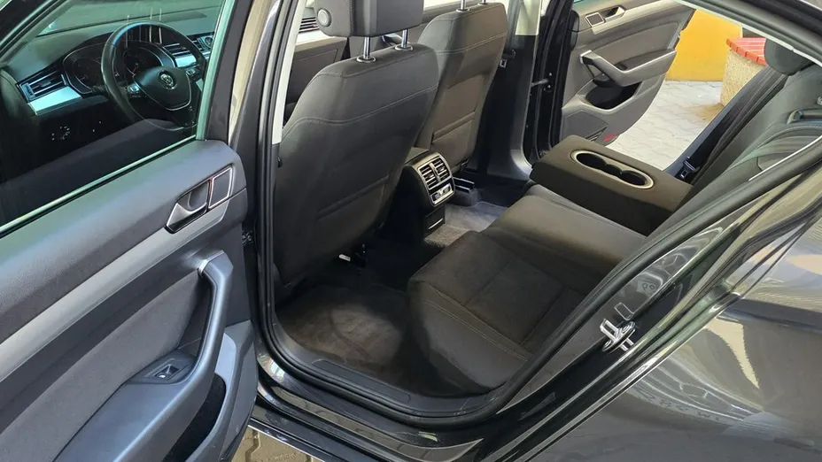 VOLKSWAGEN Passat -