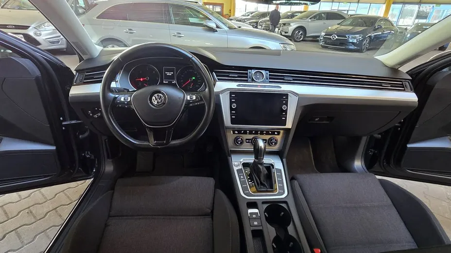 VOLKSWAGEN Passat -