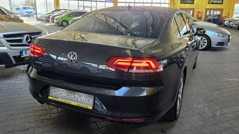 VOLKSWAGEN Passat -