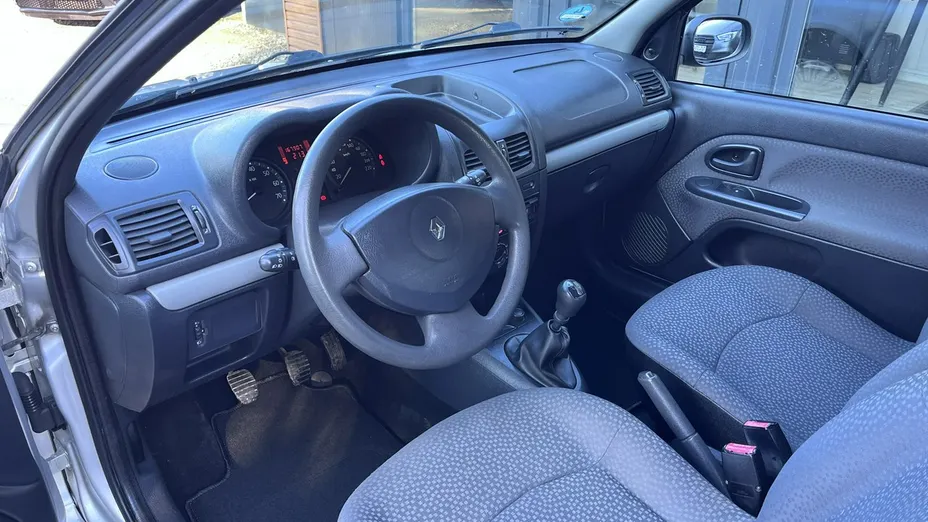 RENAULT Clio -