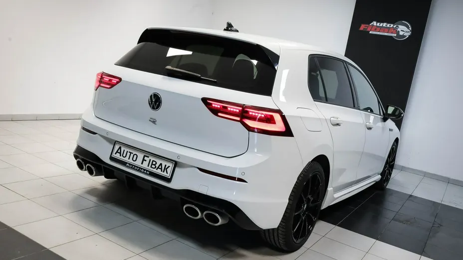 VOLKSWAGEN Golf -