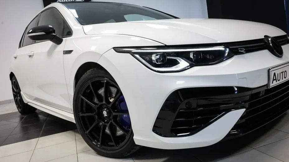 VOLKSWAGEN Golf -