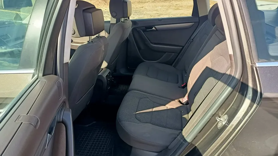 VOLKSWAGEN Passat -