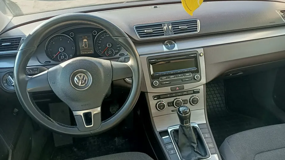 VOLKSWAGEN Passat -