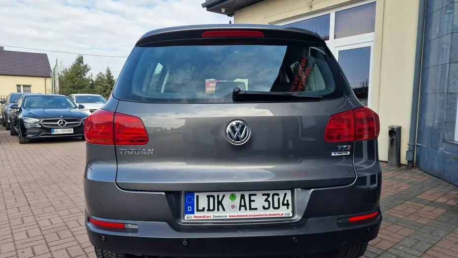 VOLKSWAGEN Tiguan -