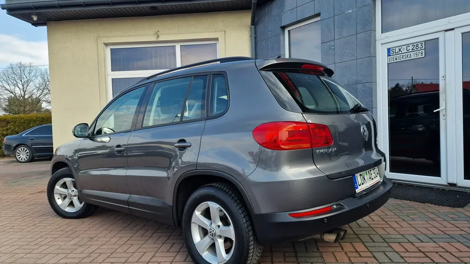 VOLKSWAGEN Tiguan -